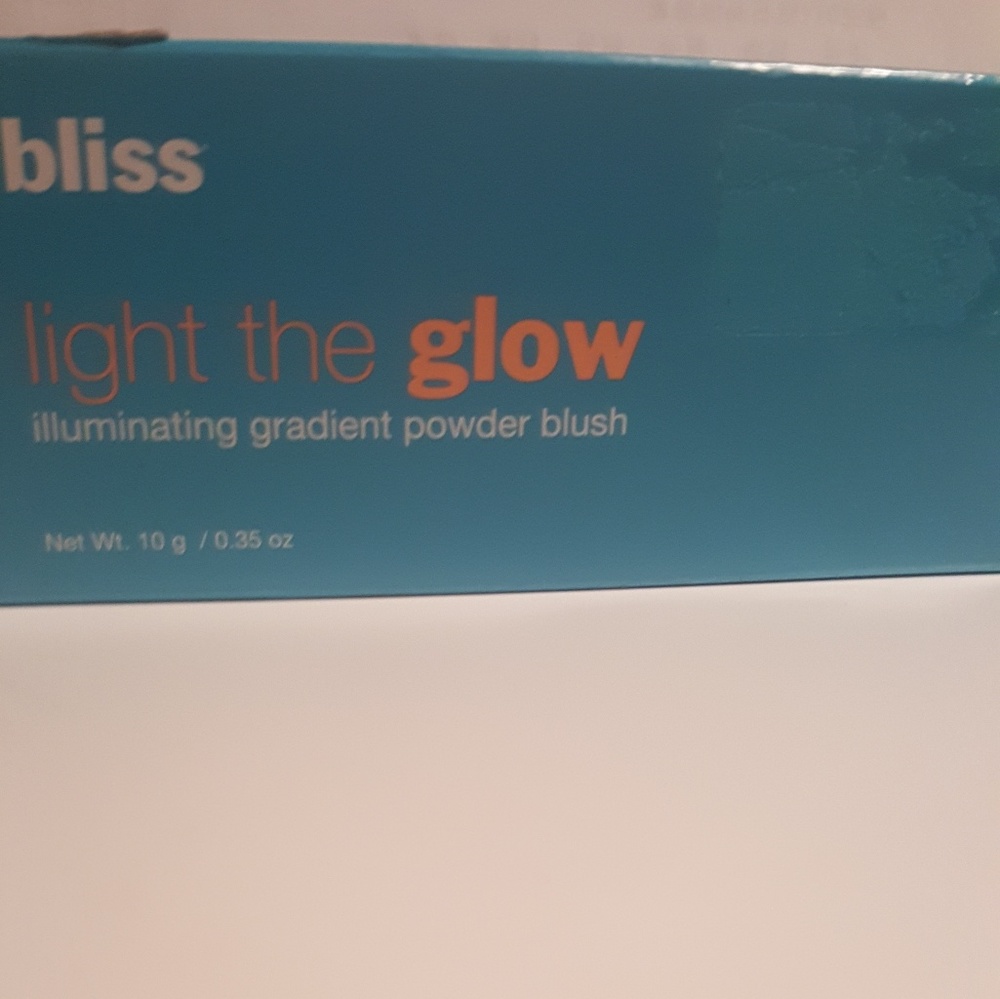 Bliss Light The Glow Illuminating Gradient Powder - Picture 3 of 4